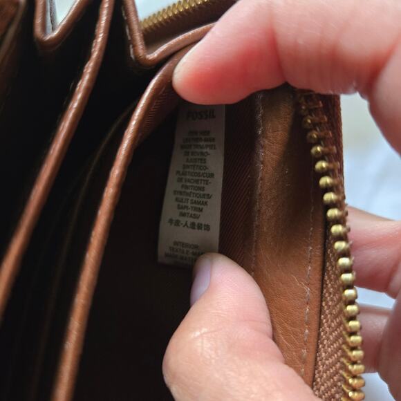 Fossil Logan Brown Leather RFID Zip Around Clutch With Detachable Wrist Strap - Picture 10 of 11